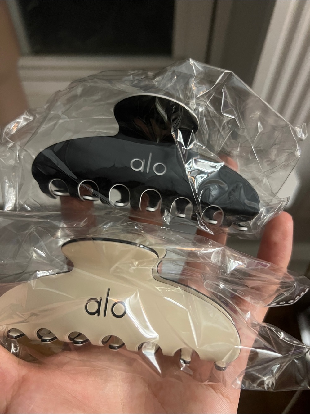 ALO Yoga Hair Claw Clips – Black and White Duo